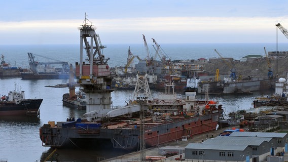 Der Hafen von Baku.  