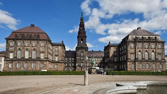 Schloss Christiansborg, der Sitz des dänischen Parlamentes Folketing in Kopenhagen © Picture Alliance / Arco Images GmbH Foto: G. Lenz