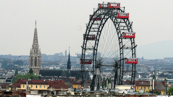 Blick auf das Riesenrad des Praters in Wien © picture-alliance/ dpa Foto: Votava