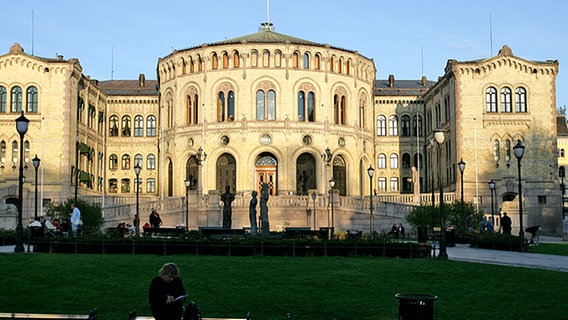 Norwegens Parlamentsgebäude, das Storting  Foto: Matjaz Intihar