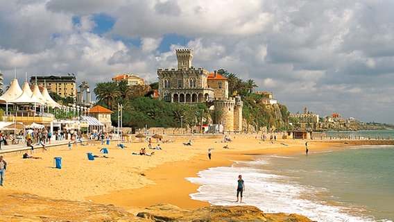 Blick auf den Strand von Estoril in Portugal. © picture alliance / HB-Verlag Foto: Thomas P. Widmann