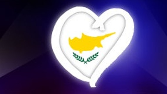 Flagge von Zypern in Herzform  