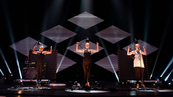 Die Teilnehmer Laing beim deutschen ESC-Vorentscheid bei der Probe auf der Bühne © NDR Foto: Rolf Klatt