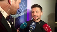 Stefan Spiegel von eurovision.de im Interview mit Sergey Lazarev © NDR 