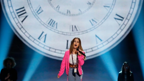 Lindita Halimi singt "World" bei der ersten Probe in Kiew. © eurovision.tv Foto: Andres Putting
