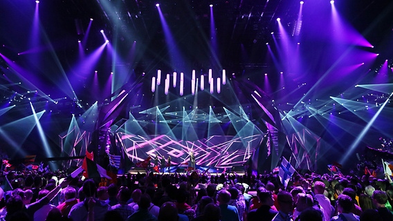 Andrius Pojavis für Litauen im ersten Halbfinale des Eurovision Song Contests © NDR Foto: Rolf Klatt