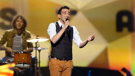 Gianluca Bezzina für Malta im zweiten Halbfinale des Eurovision Song Contests © NDR Foto: Rolf Klatt