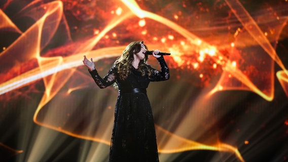 Die maltesische Sängerin Amber bei der Probe für das zweite Halbfinale auf der ESC-Bühne in Wien. © EBU Foto: Elena Volotova