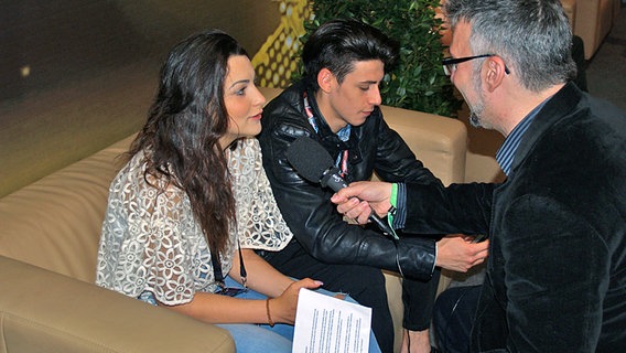 Anita Simoncini und Michele Perniola im Interview mit Irving Wolther. © Eurovision.de 