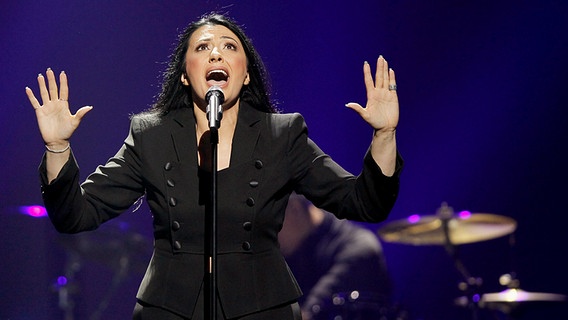 Kaliopi für Mazedonien auf der Bühne © NDR Foto: Rolf Klatt