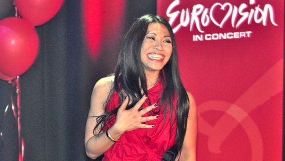 Die Französin Anggun bei "Eurovision in Concert" in Amsterdam © NDR Foto: Patricia Batlle