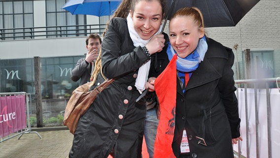 Rona Nishliu und Valentina Monetta bei "Eurovision in Concert" in Amsterdam © NDR, Patricia Batlle Foto: Patricia Batlle