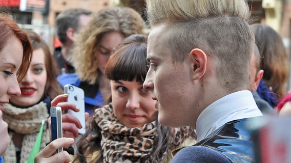 Die Iren von Jedward bei "Eurovision in Concert" in Amsterdam © NDR Foto: Patricia Batlle