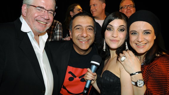 Jacques Zeger, Alexandros Panayi, Katerina Christofidou und Nadine Beiler (1. Reihe, von links) beim OGAE-Clubtreffen in München 2012 © NDR.de Foto: Patricia Batlle