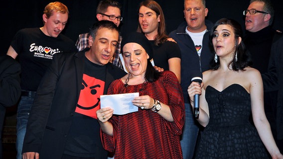 Alexandros Panayi, Katerina Christofidou und Nadine Beiler (1. Reihe, von links) beim OGAE-Clubtreffen in München 2012 © NDR.de Foto: Patricia Batlle