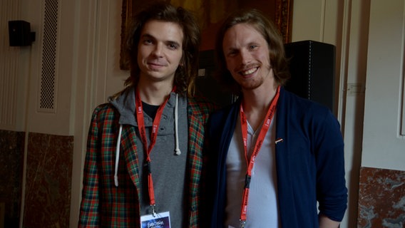 Jöran Steinhauer (rechts) und Raitis Vilumovs aus Lettland bei Eurovision in Concert 2014 in Amsterdam Jöran Steinhauer (rechts) und Raitis Vilumovs aus Lettland bei Eurovision in Concert 2014 in Amsterdam © NDR Foto: Patricia Batlle