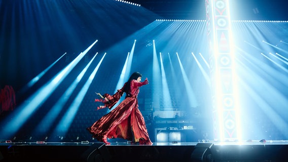 Shkodra Elektronike auf der Bühne für Albanien in der St. Jakobshalle © Eurovision.tv/ EBU Foto: Alma Bengtsson