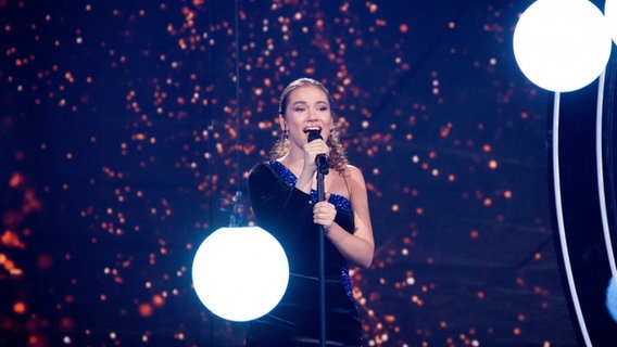 Alicja bei ihrem Auftritt beim JESC © EBU/Stijn Smulders Foto: Stijn Smulders