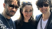 Fabrizio Moro, Alina Stiegler und Ermal Meta in Lissabon. © NDR 