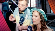 Alina Stiegler und Consi auf der australischen Party des ESC 2025 © NDR Foto: NDR