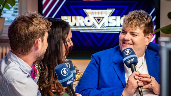 Isaak, Consi und Alina bei der zweiten Eurovision-Sendung. © NDR Foto: Margarita Ilieva