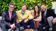 Stefan Spiegel, Alina Consi Zöller, Alina Stiegler und Dr. Irving Wolther bei der Alles Eurovision Finale-Sendung. © NDR Foto: Margarita Ilieva