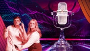 Miguel Robitzky und Carolin Worbs zusammen mit der ESC-Trophäe. © EBU / TRZ Media Foto: Corinne-Cumming / Julee Harather