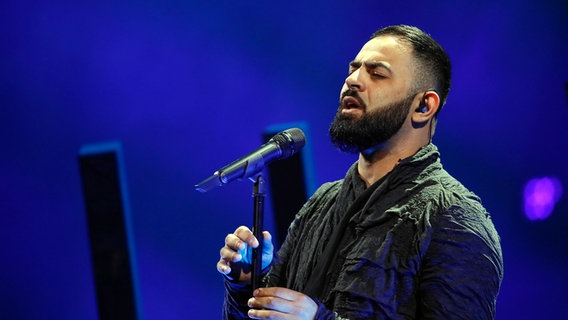 Sevak Khanagyan auf der Bühne in Lissabon. © eurovision.tv Foto: Andres Putting