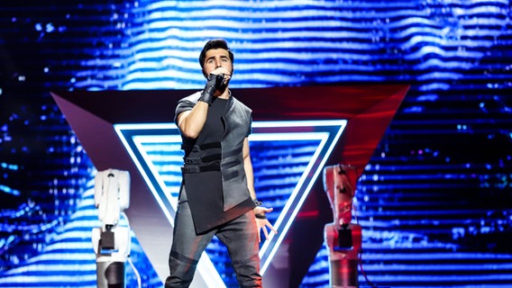 Für Aserbaidschan steht Chingiz mit "Truth" auf der ESC-Bühne. © eurovision.tv Foto: Thomas Hanses