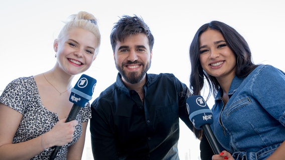 Die deutschen ESc teilnehmerinnen S!sters und Chingiz aus Aserbaidschan beim Speeddate in Tel Aviv.  Foto: Claudia Timmann