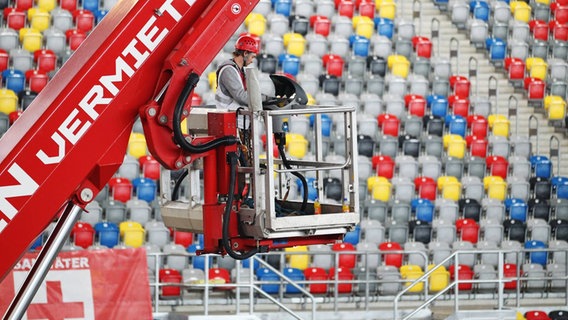 Umbau in der Arena in Düsseldorf © NDR Foto: Rolf Klatt