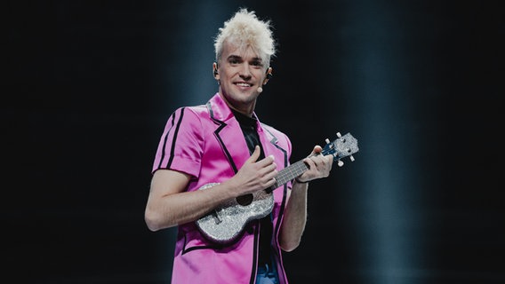 Jendrik und sein Team drehen in Vilnius die Live-on-Tape-Performance für den ESC 2021.  Foto: Mantas Repecka