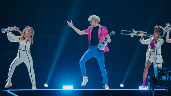 Jendrik und sein Team drehen in Vilnius die Live-on-Tape-Performance für den ESC 2021.  Foto: Mantas Repecka