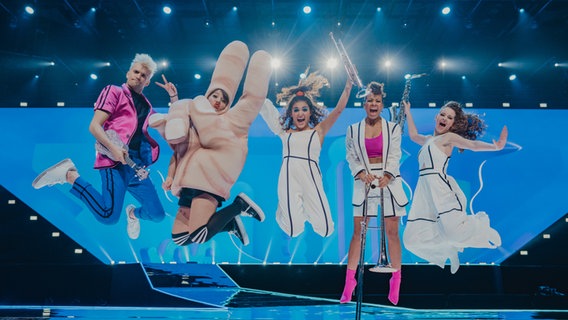 Jendrik und sein Team drehen in Vilnius die Live-on-Tape-Performance für den ESC 2021.  Foto: Mantas Repecka