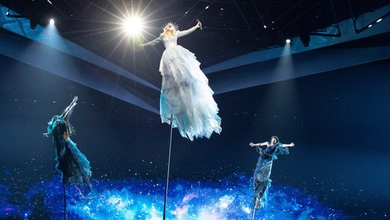 Für Australien steht Kate Miller-Heidke mit "Zero Gravity" auf der ESC-Bühne. © eurovision.tv Foto: Thomas Hanses