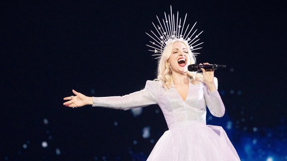 Für Australien steht Kate Miller-Heidke mit "Zero Gravity" auf der ESC-Bühne. © eurovision.tv Foto: Thomas Hanses