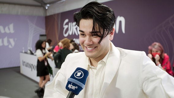 Sheldon Riley aus Australien im Backstage-Bereich des ESC 2022. © NDR Foto: Screenshot