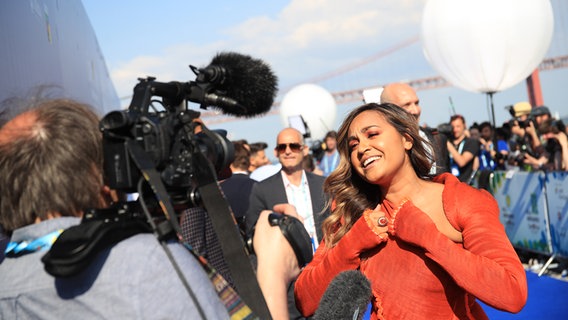 Jessica Mauboy auf roten Teppich in Lissabon. © Rolf Klatt Foto: Rolf Klatt