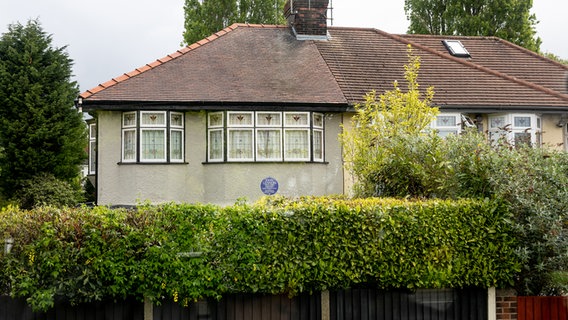 Ein Haus in Liverpool, das auf der Beatles-Tour besichtigt wird © NDR Foto: Claudia Timmann