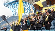 Fußballfans im Stadion von Beitar Nordia Jerusalem  