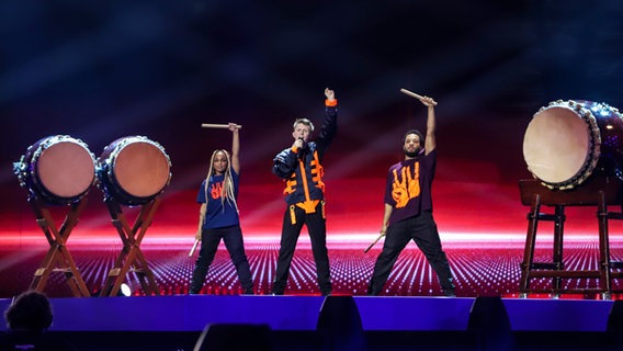 Für Belgien steht Eliot mit "Wake Up" auf der ESC-Bühne in Tel Aviv 2019. © eurovision.tv Foto: Thomas Hanses