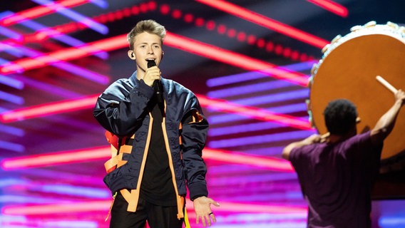 Für Belgien steht Eliot mit "Wake Up" auf der ESC-Bühne. © eurovision.tv Foto: Thomas Hanses