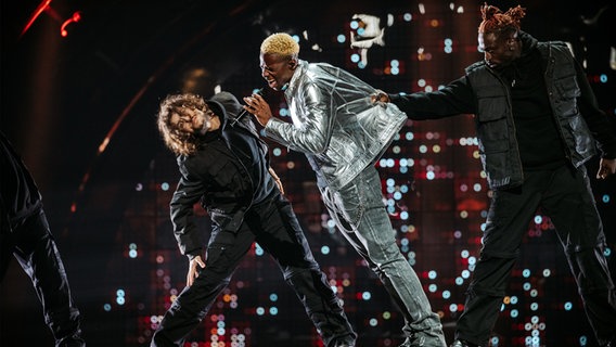Jérémie Makiese (Belgien) mit "Miss You" auf der Bühne in Turin. © eurovision.tv/EBU Foto: Nathan Reinds
