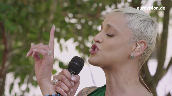 Fado-Sängerin Mariza beim Botschaftsempfang in Lissabon. © NDR 