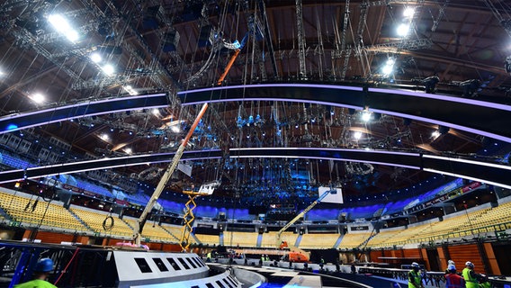 Aufbau der ESC-Bühne in der Altice Arena in Lissabon © Eurovision.tv / M&M Production Management 