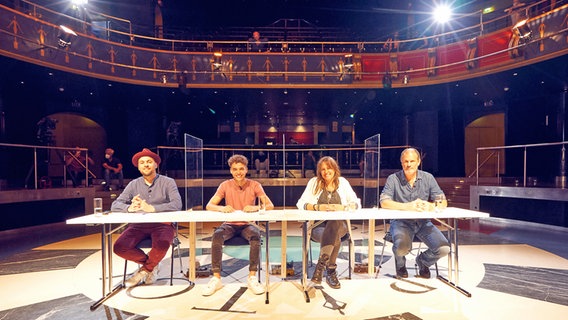 Max Mutzke, Levent Geiger, Michele Huesmann und Martin Haas (v.l.n.r.) wählen den deutschen Kandidaten für den JESC 2020 aus. Max Mutzke, Levent Geiger, Michele Huesmann und Martin Haas (v.l.n.r.) wählen den deutschen Kandidaten für den JESC 2020 aus. © KiKA/Stefan Daub Foto: Stefan Daub