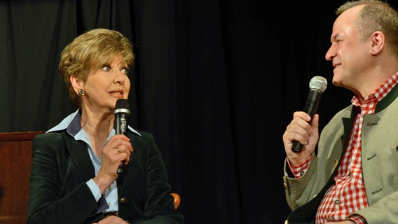 Carolin Reiber und Reinhard Ehret beim OGAE-Clubtreffen in München 2014 © NDR Foto: Patricia Batlle