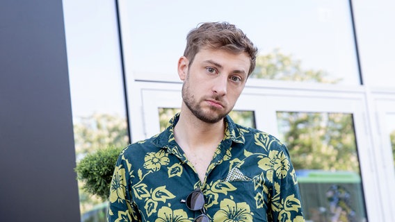 Constantin "Consi" Zöller verzieht das Gesicht. © NDR Foto: Claudia Timmann