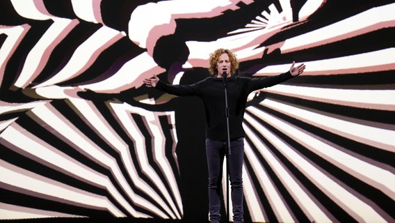 Michael Schulte auf der Bühne in Lissabon. © eurovision.tv Foto: Andres Putting