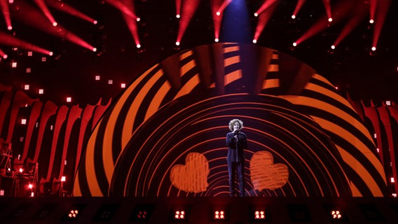Michael Schulte auf der Bühne in Lissabon. © eurovision.tv Foto: Thomas Hanses